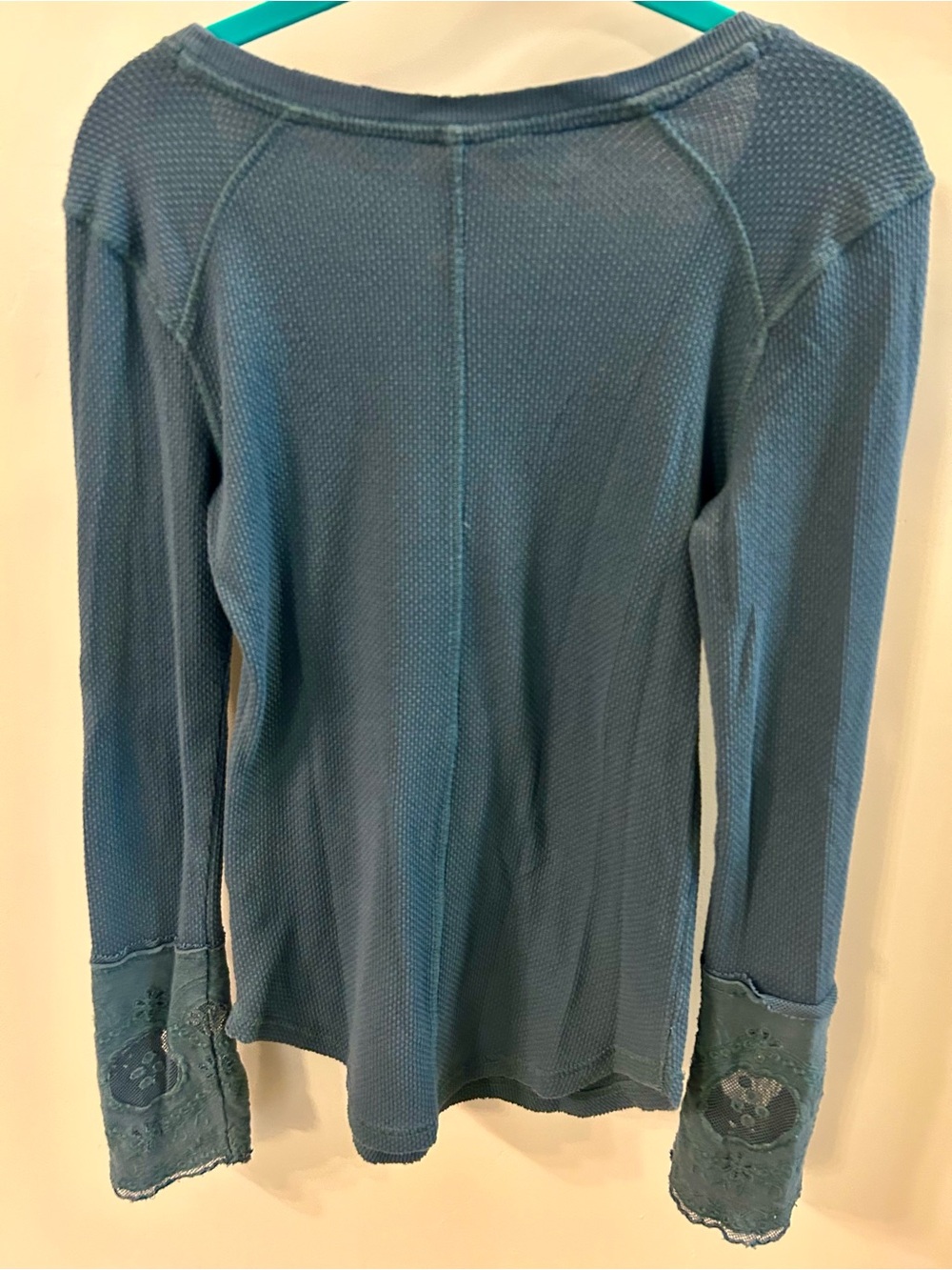 Free People Long-Sleeve Lace Cuff Top Thermal SZ Medium Boho Romantic - Picture 2 of 3